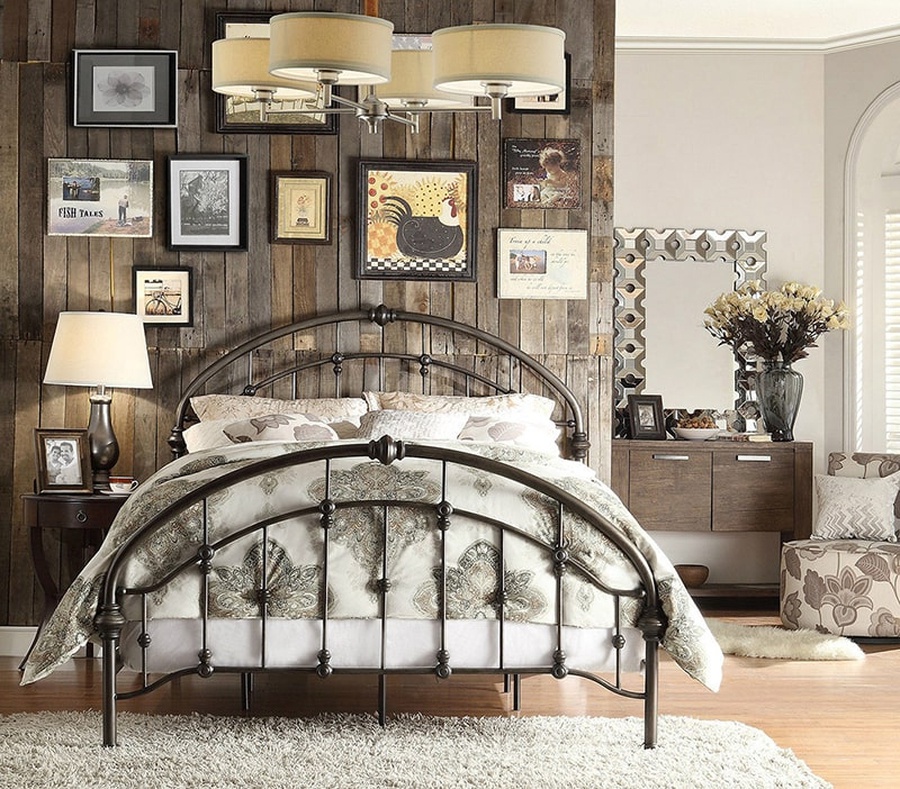 Giúp phòng ngủ Vintage thêm phần ấn tượng với tranh kỷ niệm treo tường, giường và đèn cổ điển
